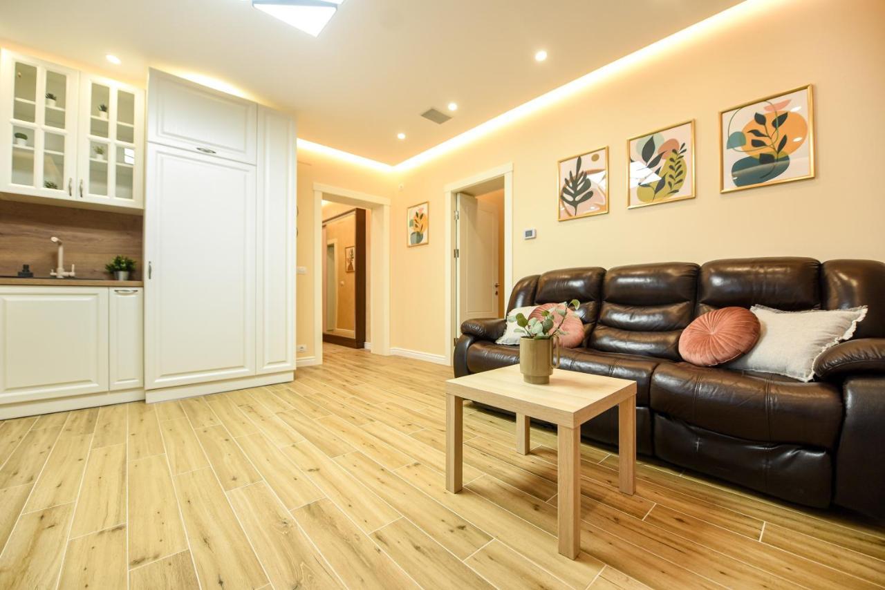 Green Leafy Brasov - Ideal 2 Bedroom Apartment Exterior foto